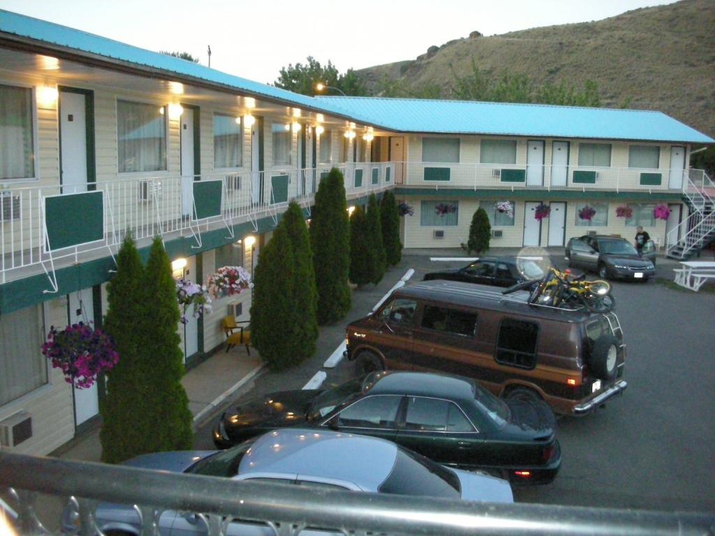 Cache Creek Inn Екстер'єр фото